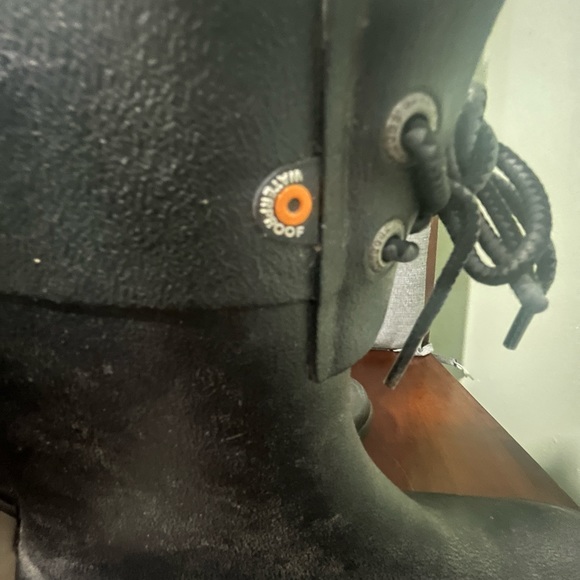 Size 7 BOGS rain boots - Picture 5 of 9